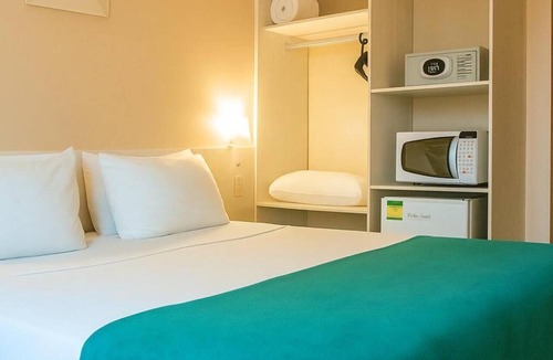 Jardim Flamboyant Hotel | Couple Retreat Near Forte Beach w/Steam Room and Gym Amenities