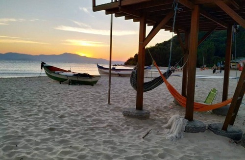 Florianopolis Ski Chalet | Cozy Chalet in a Family-Friendly Condominium with Pool on the Beach