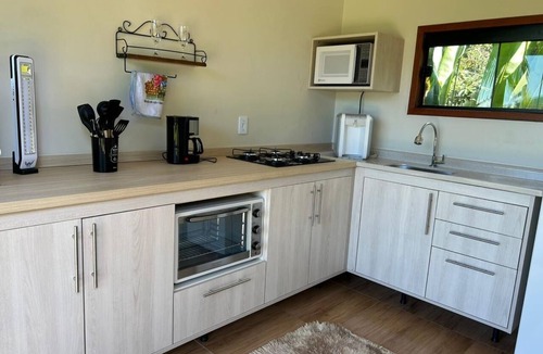 Barra Grande Ski Chalet | Cozy chalet in Paraty with a bathtub and a beautiful sea view.