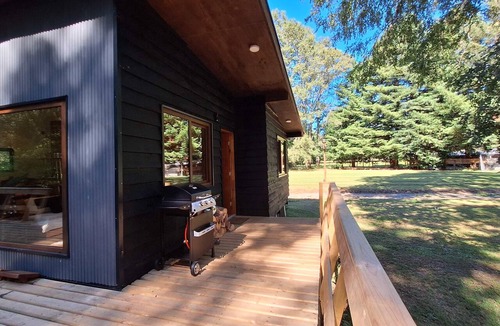 Loncoche Cabin | Cypress Cabin - BBQ, Hot Tub, Wifi & Nature