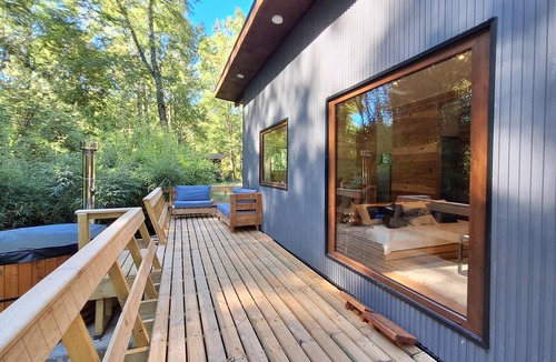 Loncoche Cabin | Cypress Cabin - Riverside Hot Tub, BBQ & WiFi