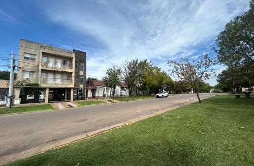 Colon Apartment | Departamento dos dormitorios con cochera zona terminal ómnibus Colón