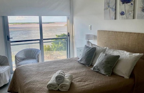 Corrientes Apartment | Departamento sobre el Rio.