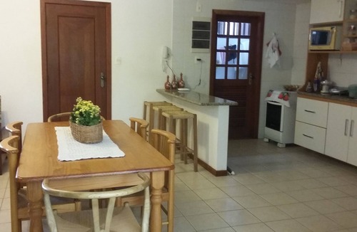 Praia do Forte Apartment | East facing, close to everything, 2 parking spaces, swimming pools, elevator, air conditioning, balcony