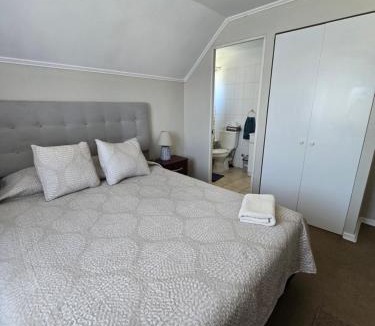 Machali Bed & Breakfast | Encantadora Habitacion Matrimonial Calefaccionada con Estacionamiento y wifi