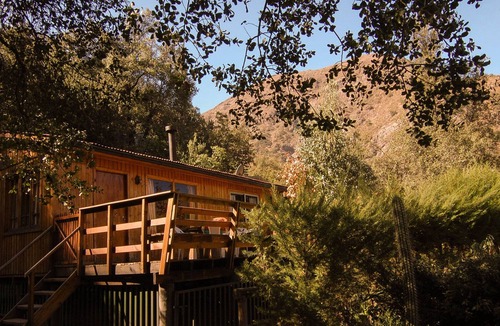 San Alfonso Cabin | Enchanting Cabin with Deck for a Vacation in the Mountains of Cajon del Maipo