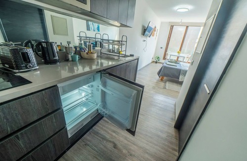 Downtown Santiago Apartment | Executive Office · Gym · Coworking Space · Cumming Metro Station