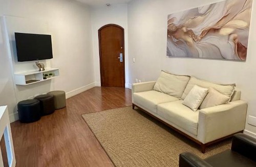 Gonzaga Hotel | Flat Cosmopolitan Praia no Gonzaga com Varanda - Estacionamento Incluso