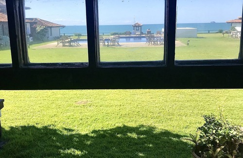 Manguinhos House | Full-sized house in Búzios, in a gated community, right on the beach.