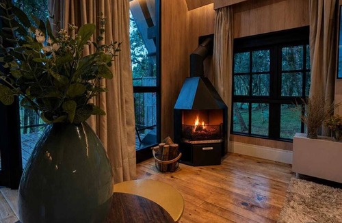 Campo Alegre Ski Chalet | Fully equipped chalet with fireplace and hot tub in Campo Alegre