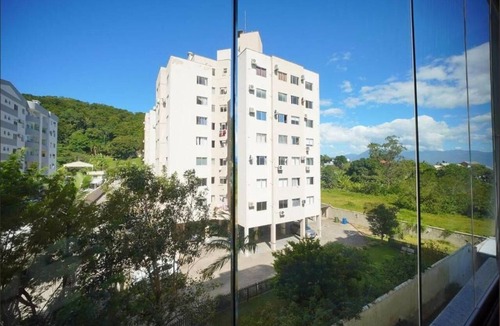 Ponta de Baixo Apartment | Fully furnished apartment near Florianópolis, pets allowed.