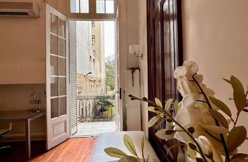 El Centro Apartment | Grand Rivadavia: 3-BR Ensuite High Ceiling Home