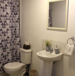 Pudahuel House | Habitación con baño privado independiente