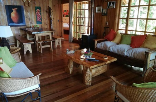 Pucon House | Hermosa casa con orilla de lago Caburgua