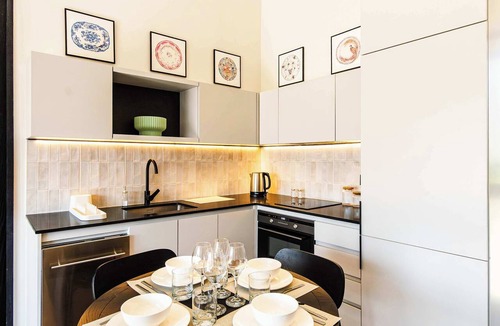Santiago Apartment | HOM | Familiar en La Dehesa | Parking | A/C Wifi