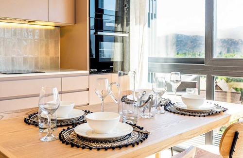Santiago Apartment | HOM I La Dehesa I Parking I AC I Calefacción Wifi