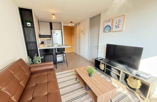 Downtown Santiago Apartment | HOM l Cercano al Metro Toesca con Parking en Stgo