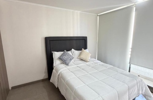 Macul Apartment | Hospédate con una vista de postal, en la comuna de Macul Este acogedor apartamento de1 Habitación 1 Baño con una laguna navegable