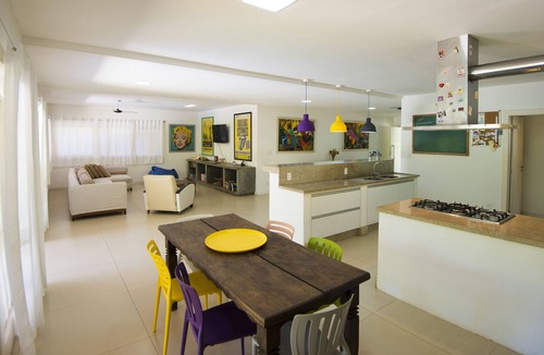 Praia do Forte House | House 70 meters from the beach, sleeps 14 people.
