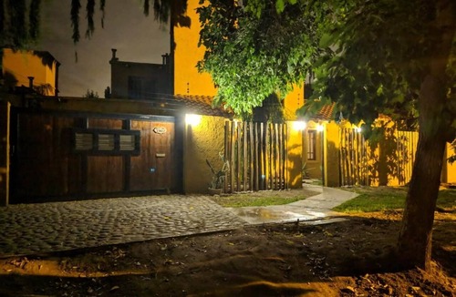 Chacras de Coria House | House in Chacras de Coria, In the middle of the land of Malbec