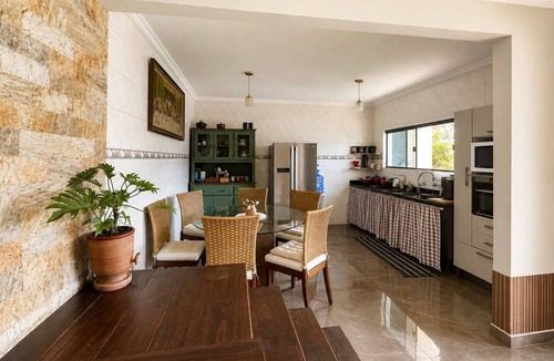 Capivari House | House with 3 bedrooms, pool and air conditioning, 2km from the beach.