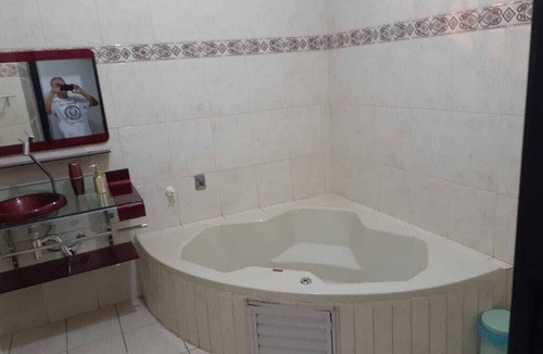 Vila Duarte House | I rent the Daily, (24hs) or Season of a Master Suite with Hydromassage.