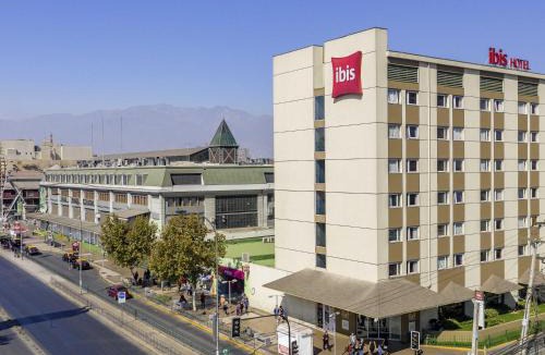 Las Rejas Hotel | ibis Santiago Estacion Central