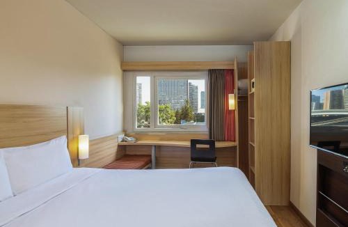 Las Rejas Hotel | ibis Santiago Estacion Central