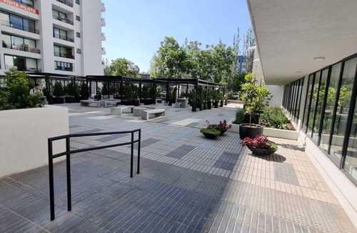 Independencia Apartment | In front of Hospital U. de Chile with parking lot.