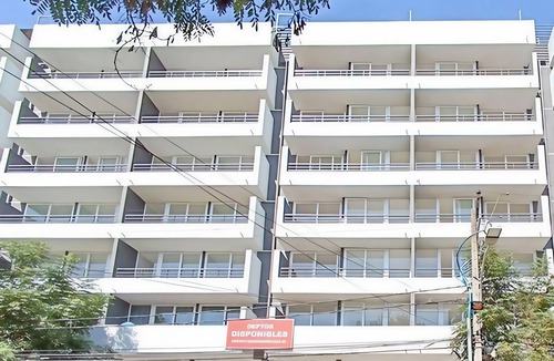 Quinta Normal Apartment | Incredible Apartment in Santiago with Swimming Pool! Ideal for Couples - Yungay 2