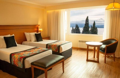 San Carlos de Bariloche Hotel | Lake-View Triple Room +Free Buffet Breakfast w/Pool Access | 5Mins to Bariloche
