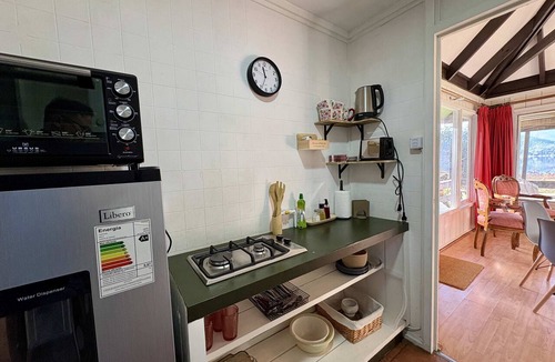 San Francisco de Mostazal Cabin | Lakefront Aculeo: Fast Wifi, Pet & Wood Hot Tub