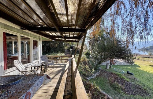 San Francisco de Mostazal Cabin | Lakefront Aculeo: Fast Wifi, Pet & Wood Hot Tub