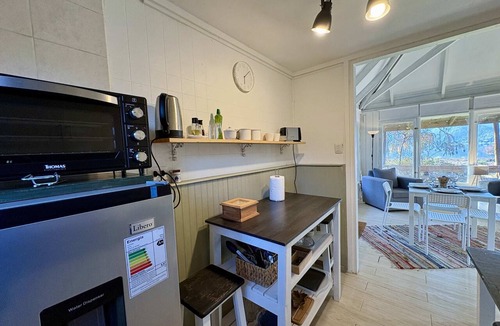 San Francisco de Mostazal Cabin | Lakefront Aculeo: Fast Wifi, Pet & Wood Hot Tub