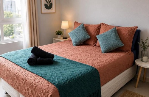 Las Rejas Apartment | Large apartment for 6, Quinta Normal, Metro, Bleached