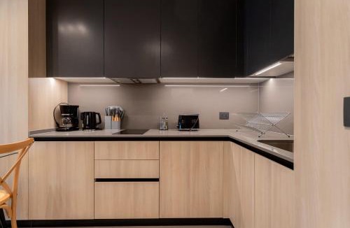 Apoquindo Apartment | Las Condes Living Arauco Park Gourmet Couple's Pad