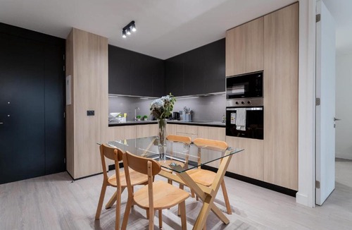 Apoquindo Apartment | Las Condes Luxe Park and Mall Getaway