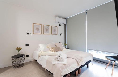 Apoquindo Apartment | Las Condes Luxe Park and Mall Getaway