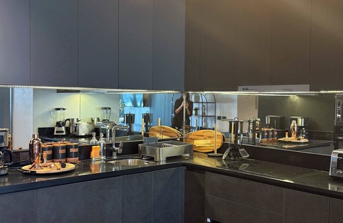 Las Condes Apartment | Las Condes Luxury Apt: Pool, Parking, Fast WiFi