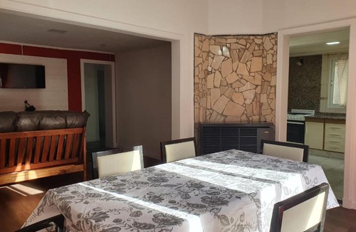 Veintiocho de Noviembre House | Los manzanares, casa histórica