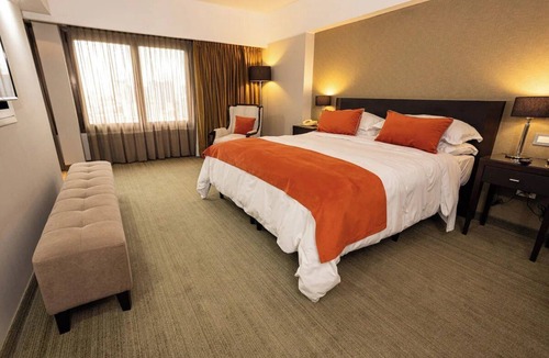 Microcentro Hotel | Luxe Central Suite | Rooftop Pool | Steps to Galerías Pacífico & Teatro Colón