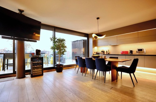 Vitacura Apartment | Luxury Apartment with PRIVATE Pool & Jacuzzi Best location in Santiago