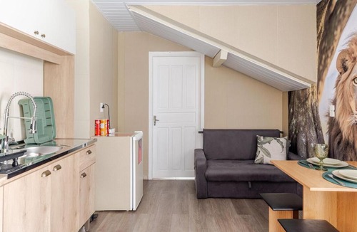 Tabuleiro Apartment | Luxury Suite with Bathtub - 7 min to BC Beach - Up to 4