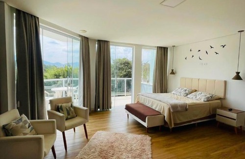 Joanopolis House | Mansão c piscina e hidro em condomínio