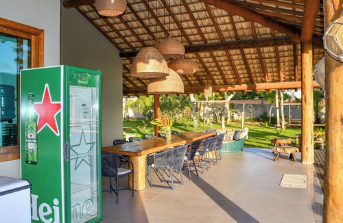 Trancoso House | Mansão Solar Trancoso, 8 minutes from the town center, fully equipped house with pool and spa.