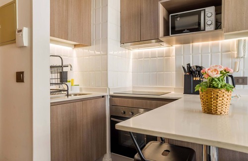 Nunoa Apartment | Modern 1BR Flat in Nunoa | Chic and Local Charm
