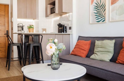 Nunoa Apartment | Modern 1BR Flat in Nunoa | Chic and Local Charm