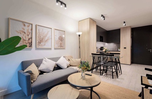 Apoquindo Apartment | Modern 2BR2BA Prime Las Condes Escape for 4 Guests