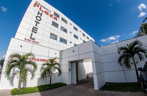 Eunapolis Hotel | Modern Double Room near Local Commerce | Onsite Private Parking & Free Breakfast