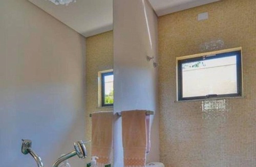 Foz do Iguacu House | Modern entire house with pool near tourist attractions.